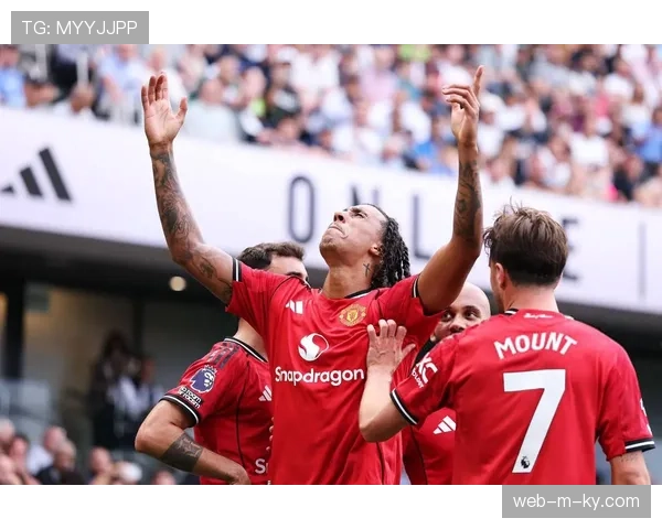 曼联B费进攻三区传球成功530次，前腰站位释放进攻潜能